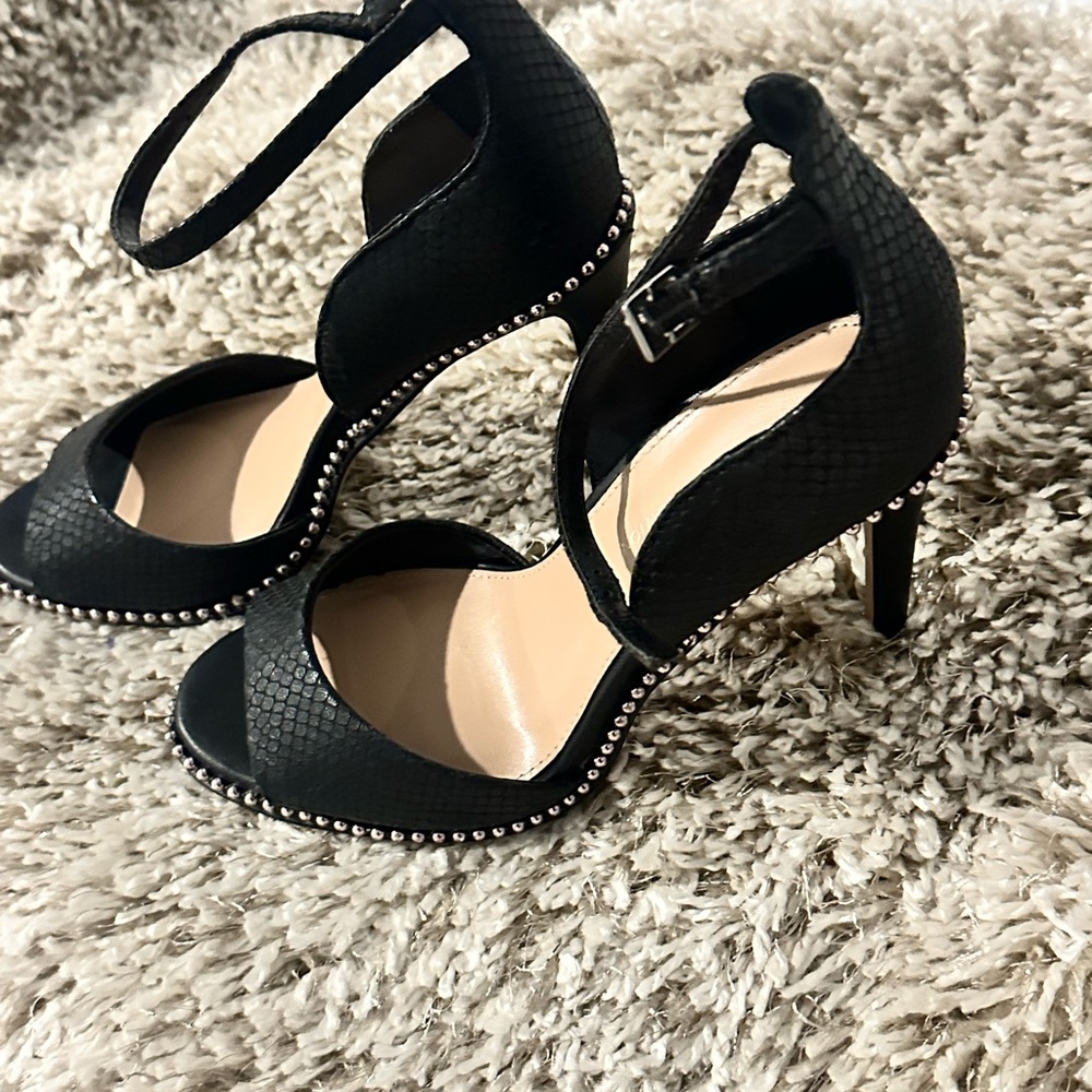 BCBG GENERATION-Black High Heels with Open Toe and Ankle Straps